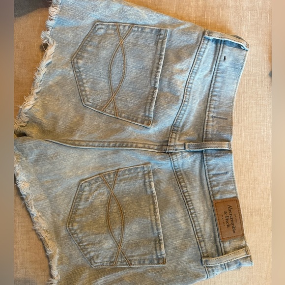 Abercrombie & Fitch Light Wash Jean Shorts - Picture 2 of 2